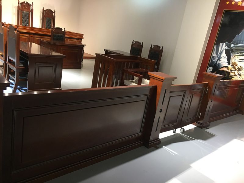 木制审讯椅：历史的见证与司法象征！